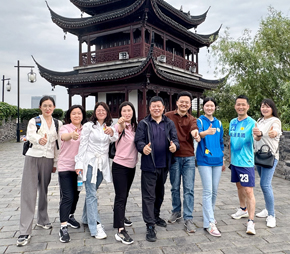 环护城河徒步，不仅锻炼了身体，放松了心情，加深了同事间的默契与感情，更是感受到了团队带来的陪伴与力量，展现了PA视讯人的青春和活力，同时，引导大家养成良好的运动习惯，以更加饱满的精神状态，勇毅前行，为公司高质量发展蓄势赋能。